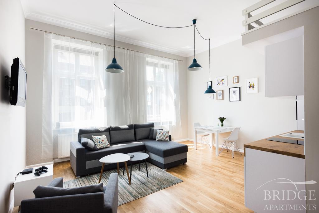 Bridge Apartment *
